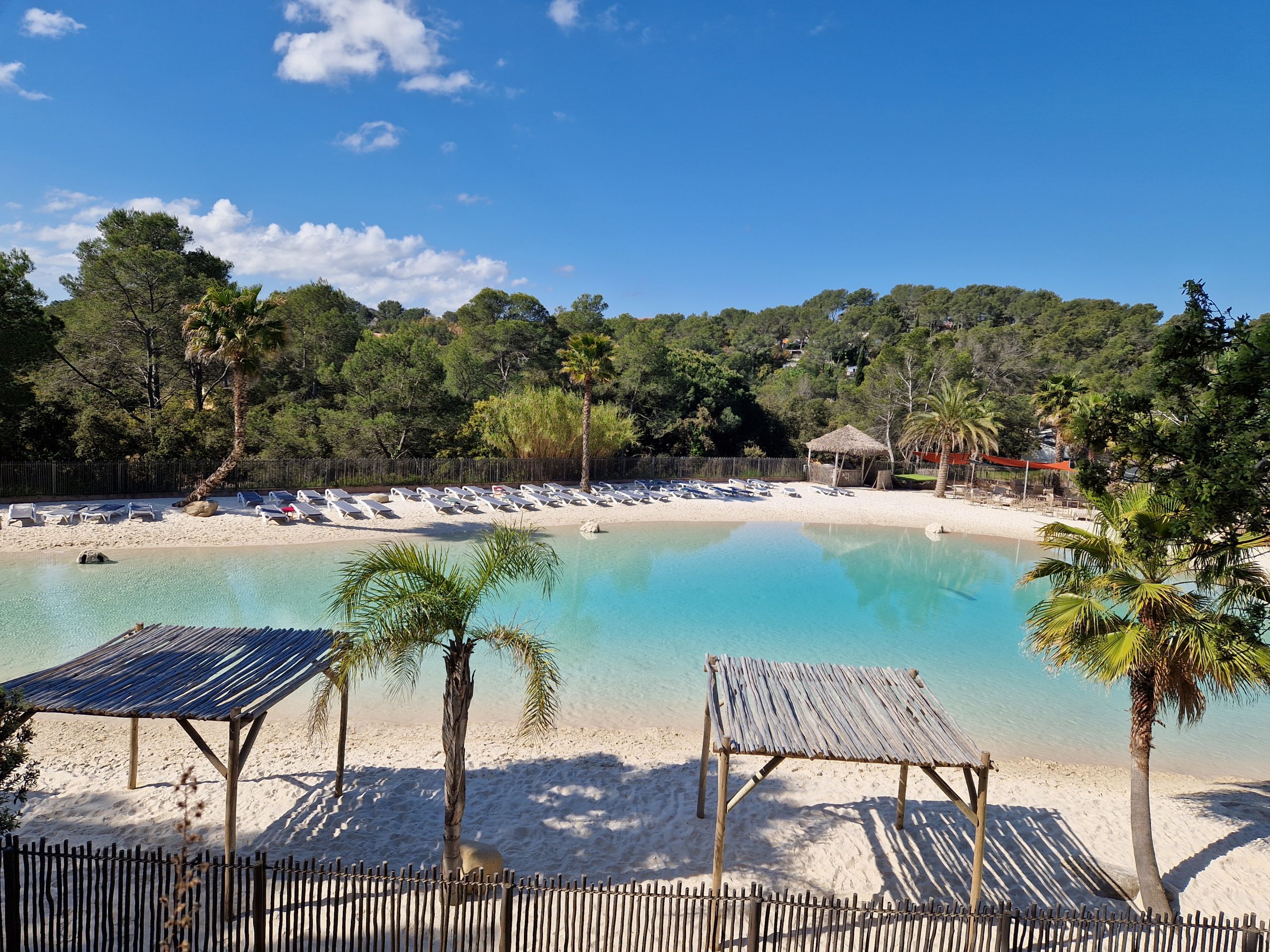 LOCATIONS EN LINEAIRE – CAMPING LA PIERRE VERTE A FREJUS